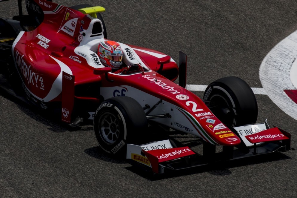 Fuoco in azione sulla monoposto del team Prema a Sakhir