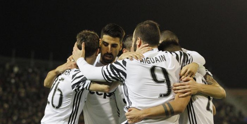 Alla Juve basta un tempo e la doppietta di Higuain
