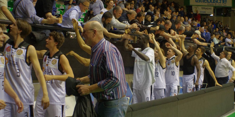 Si festeggia a fine partita