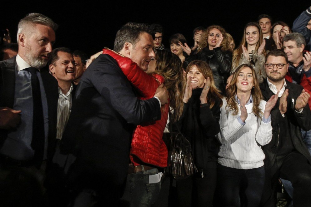 Matteo Renzi dopo la vittoria alle primarie del Pd