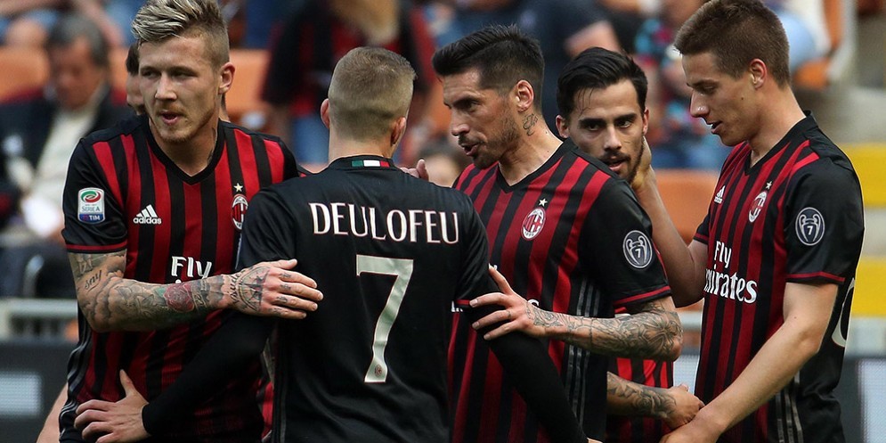 La gioia dei calciatori del Milan dopo un gol