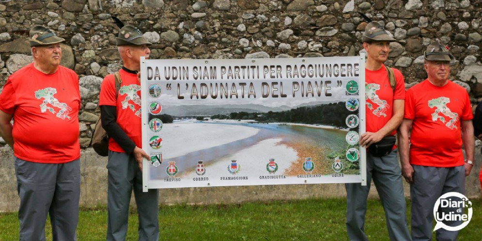 Partiti gli alpini di Udine in direzione Treviso
