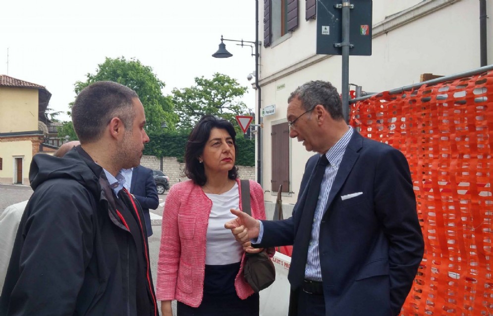 Roberto De Marchi (Sindaco Budoia), Mariagrazia Santoro (Assessore regionale Infrastrutture e Territorio) e Sergio Bolzonello (Vicepresidente Regione FVG e assessore Attività produttive, Turismo e Cooperazione)