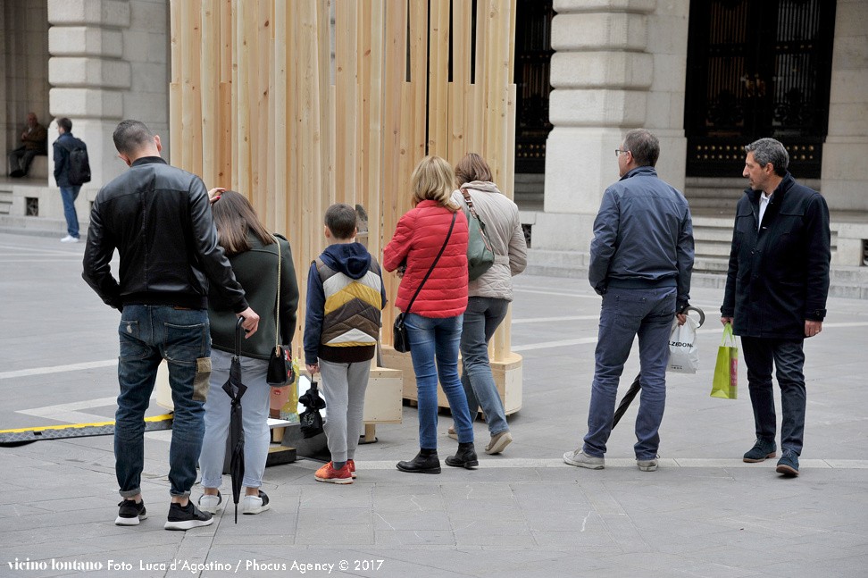 ‘Urban Hugs’: abbracci per tutti nel cuore della città