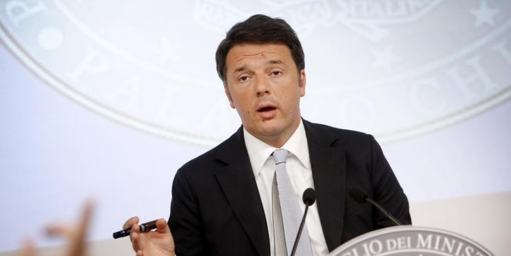Scontro Renzi-De Bortoli. L'ex premier: Ha un'ossessione contro di me. La replica: Non  cos