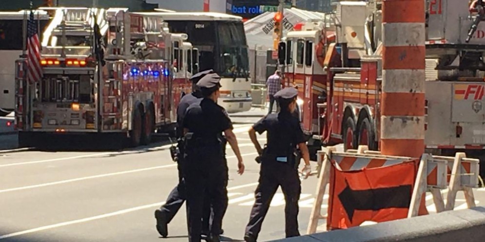 Auto sulla folla a New York