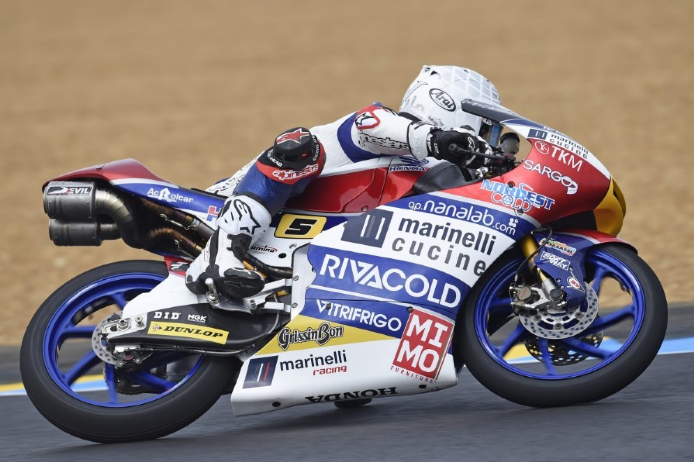 Romano Fenati in azione durante le qualifiche