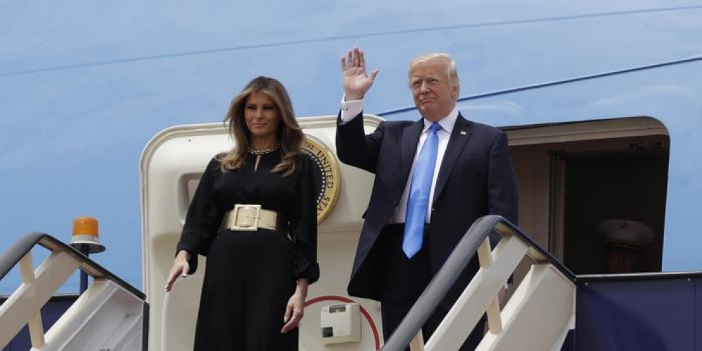 Il Presidente americano Donald Trump al suo arrivo a Riad con la moglie Melania