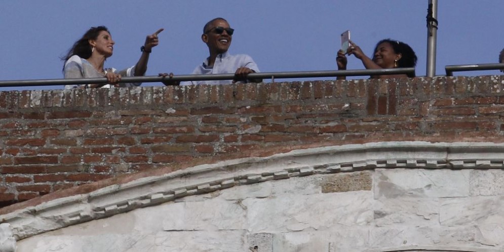 L'ex Presidente si gode la vista senese