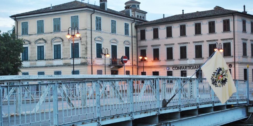24 maggio 1915: l'Italia entra in guerra. E a Cervignano spunta il vessillo asburgico (© Bassaparola.it)