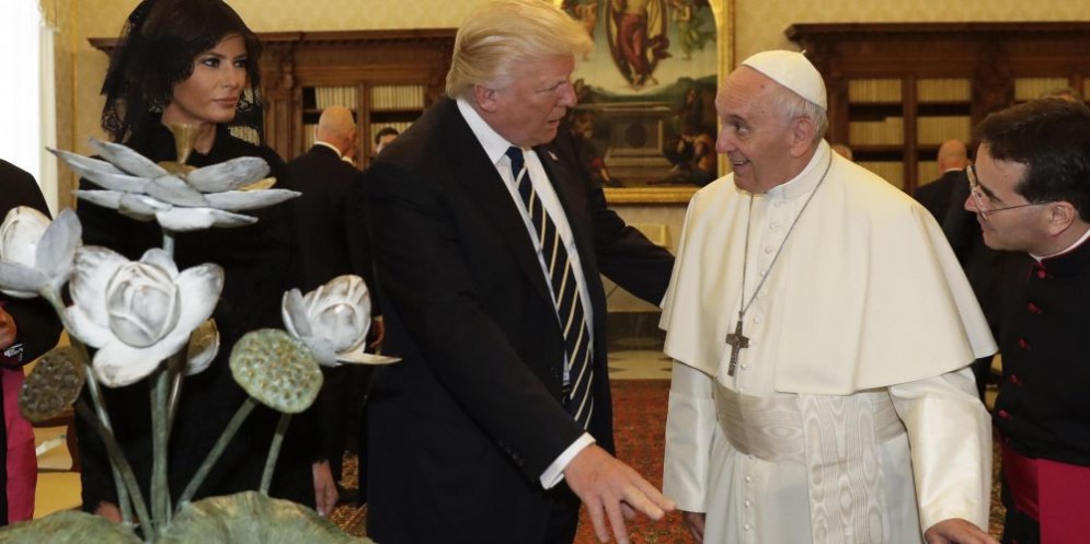 Il presidente Donald Trump e la First Lady Melania durante l'incontro con Papa Francesco