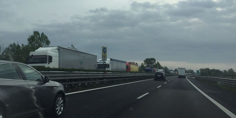 Passa il Giro d'Italia, chiuse le rampe della A28