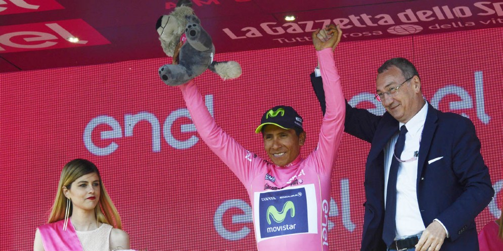 Piancavallo regala la maglia rosa a Nairo Quintana