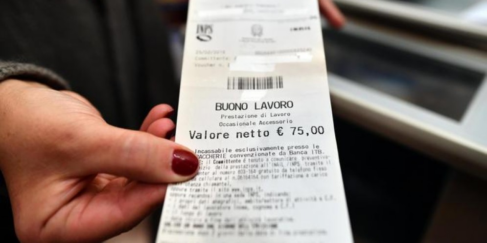 Voucher, ok a libretto famiglia e contratto occasionale