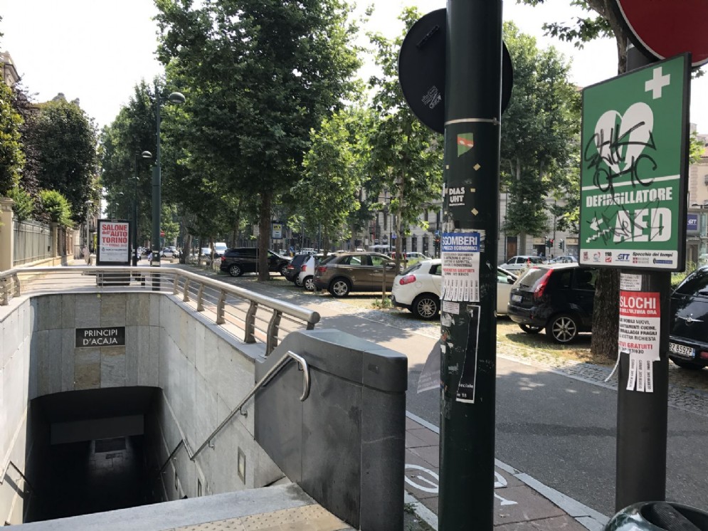 Rubato il defibrillatore in stazione a Principe d'Acaja