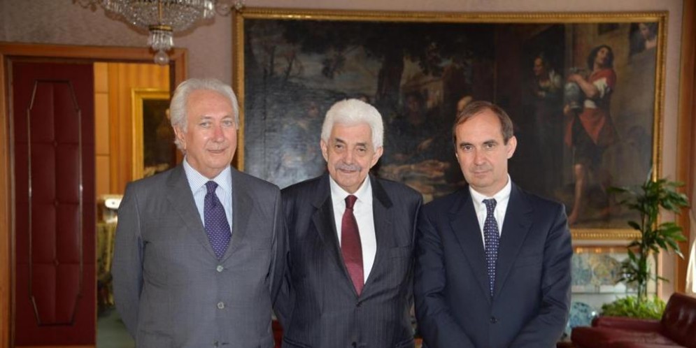 Da sinistra Vittorio Malacalza, vice presidente e socio di Carige col 17,58%, il presidente Tesauro e l’ad Guido Bastianini