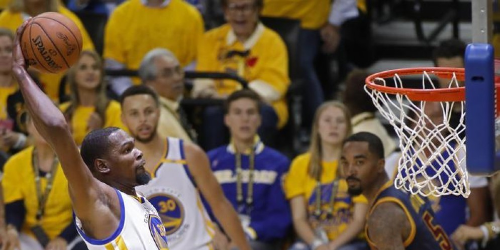 Durant e Curry spazzano via i Cavs