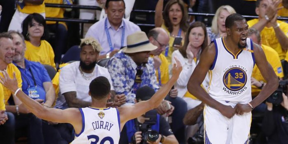 NBA Finals: LeBron ci prova, ma Curry e Durant vincono anche gara-2