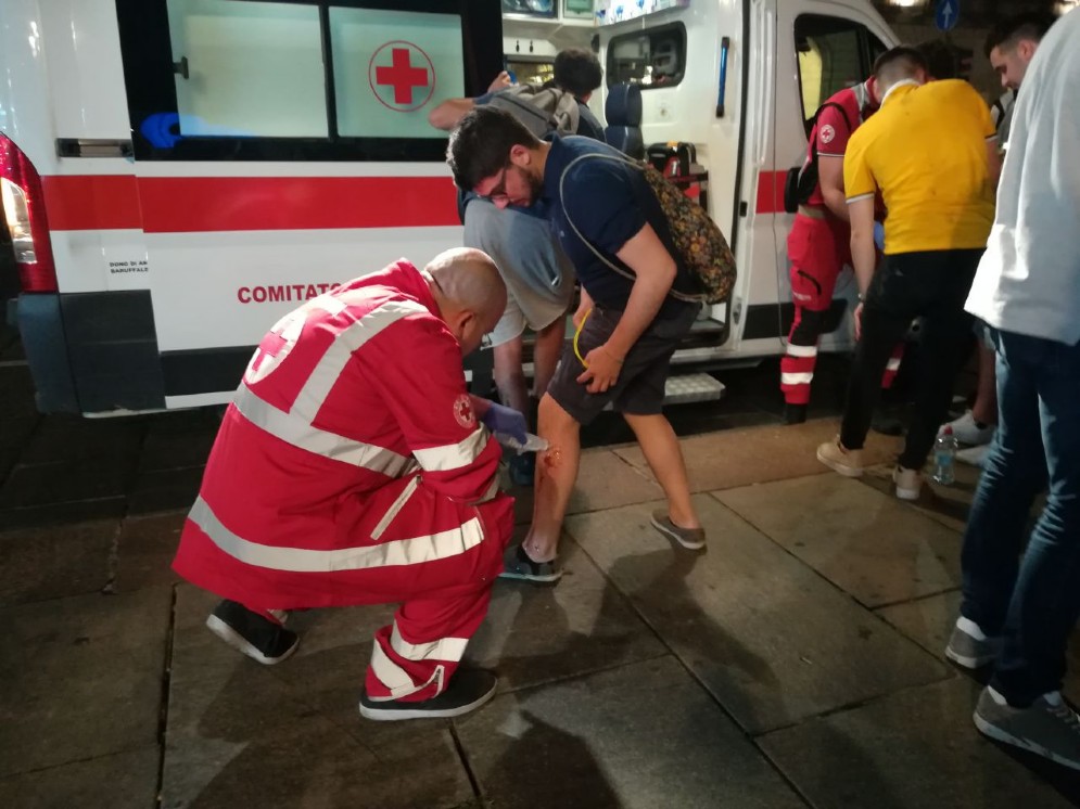 I soccorsi della Croce Rossa in piazza San Carlo