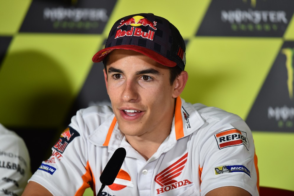 Marc Marquez parla con i giornalisti al giovedì a Barcellona