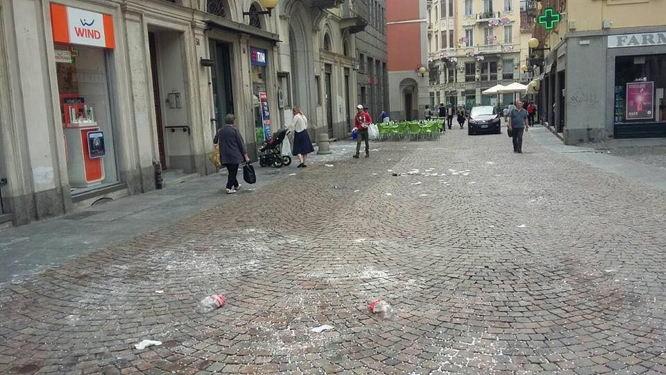 Via Italia, dopo il passaggio degli studenti questa mattina