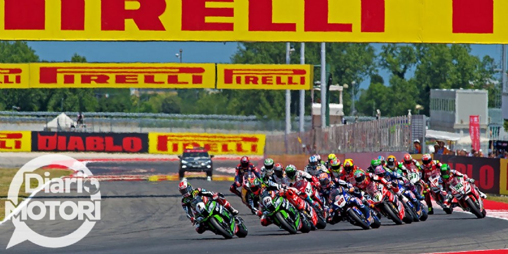 La partenza di gara-1 del Mondiale Superbike a Misano