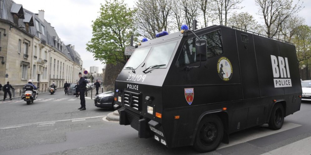 Furgone della polizia a Parigi