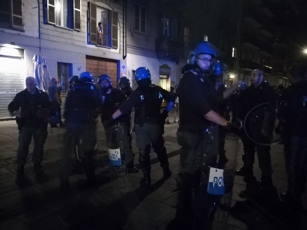 La polizia schierata in zona Vanchiglia
