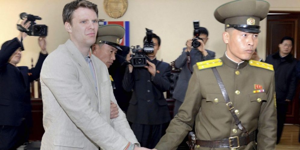 Lo studente americano Otto Warmbier al momento della sua liberazione