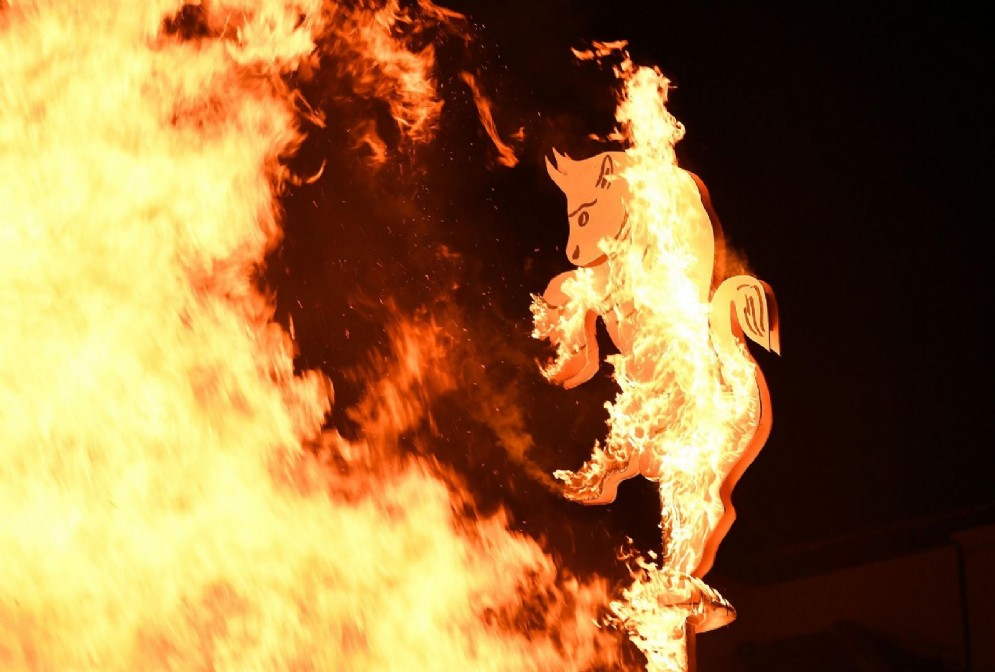 Il Farò di San Giovanni 2017 (© Ansa Foto)