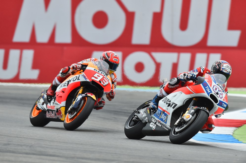 Andrea Dovizioso e Marc Marquez in lotta diretta ad Assen