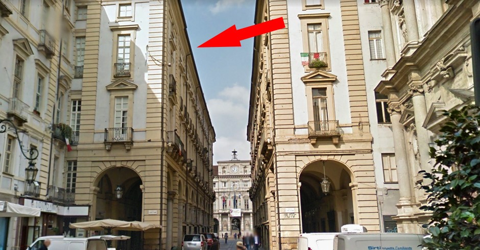 «Palazzo con il piercing»