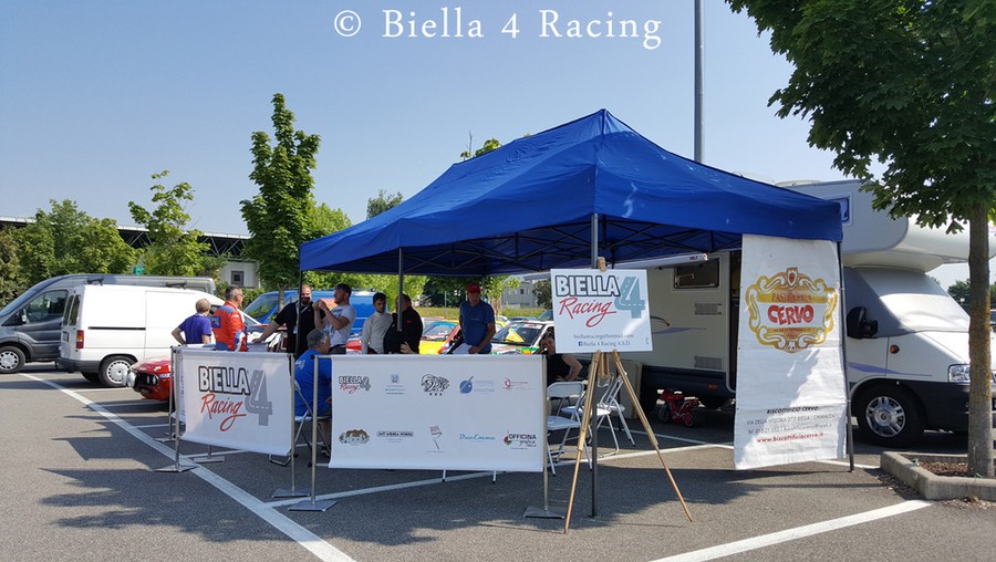 Lo stand del Biella 4 Racing presente al 7° Rally della Lana Storico
