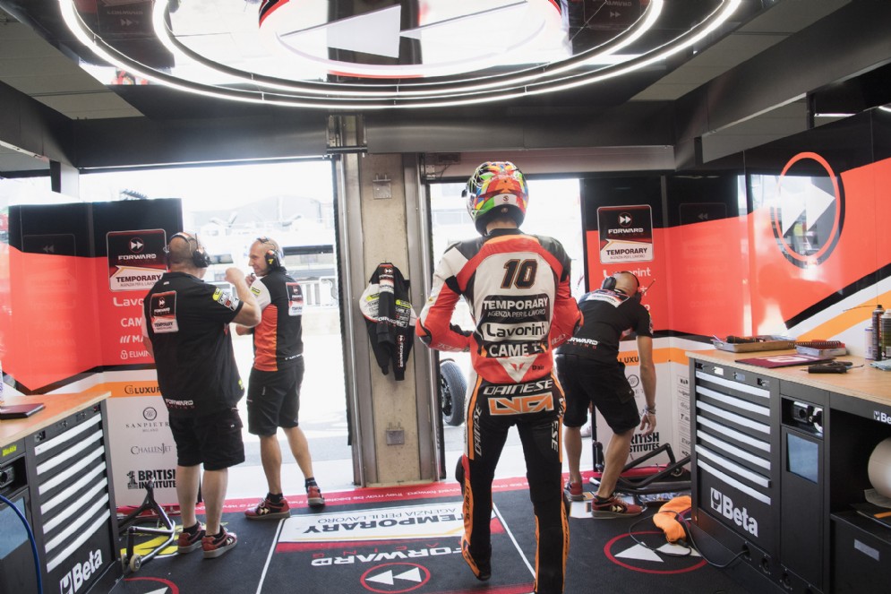 Marini nel box del team Forward al Sachsenring