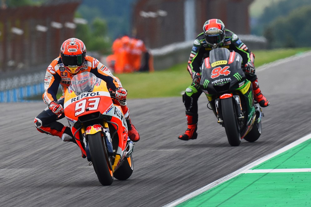 Marquez in lotta con Jonas Folger per la vittoria al Sachsenring