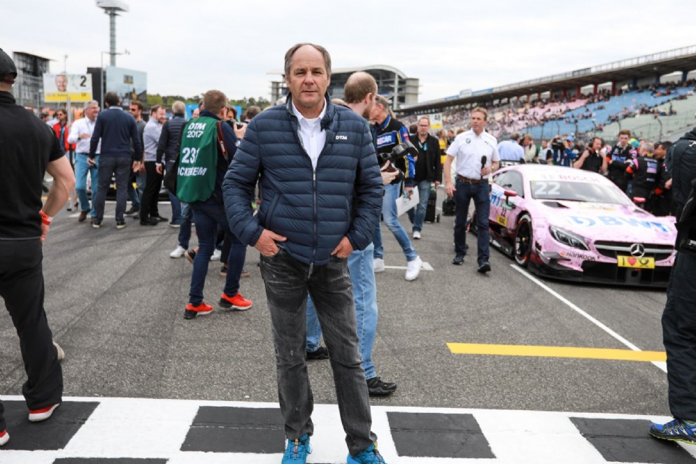 Il boss Gerhard Berger sulla griglia di partenza di una gara del Dtm
