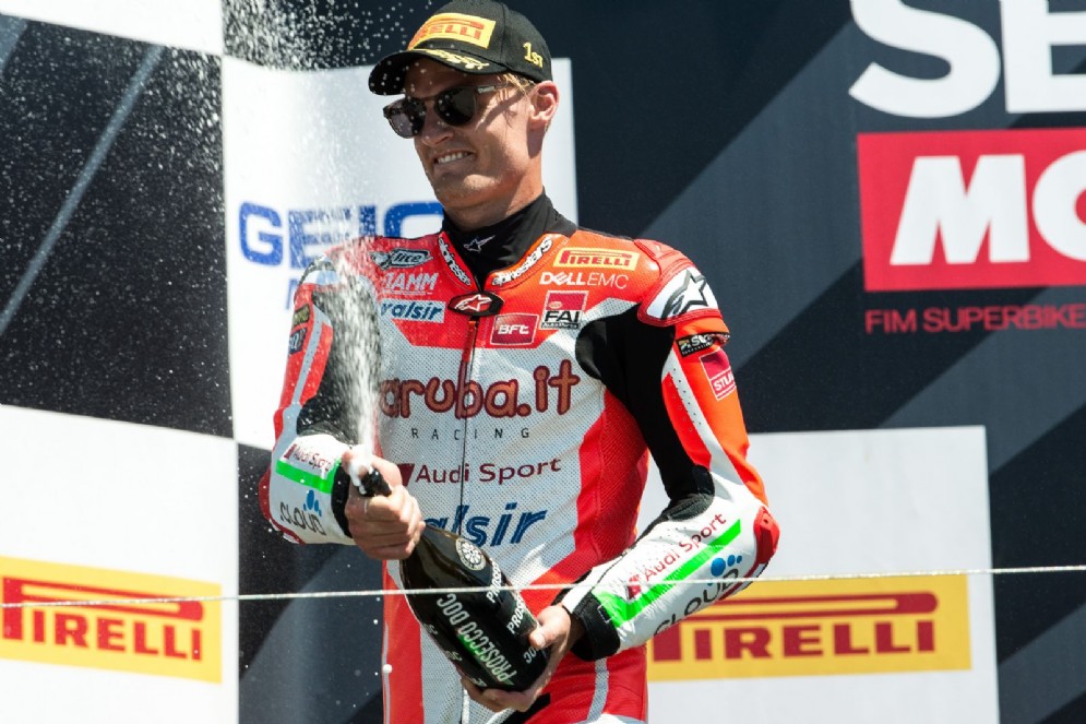 Davies sul gradino più alto del podio a Laguna Seca