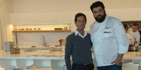 Luca Roveda in compagnia di Antonino Cannavacciuolo. Tanti sono i brand e i personaggi che stanno sperimentando Roveda lab