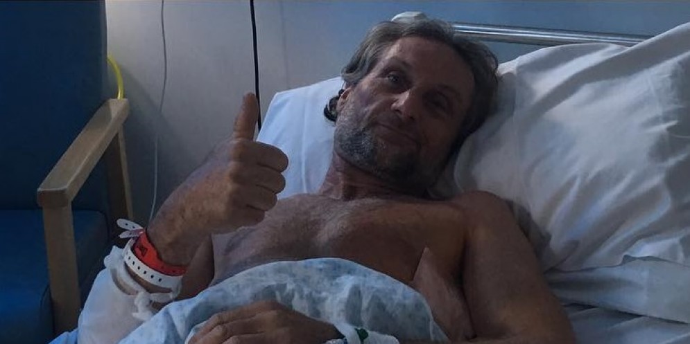 Carl Fogarty nel suo letto d'ospedale