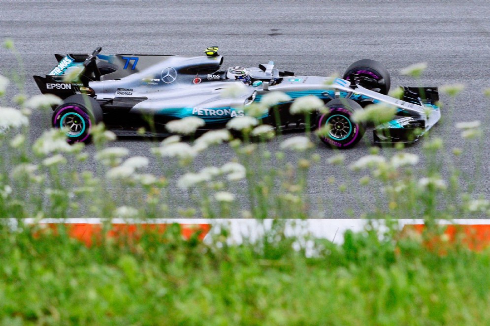 Bottas in pista con la sua Mercedes al Red Bull Ring