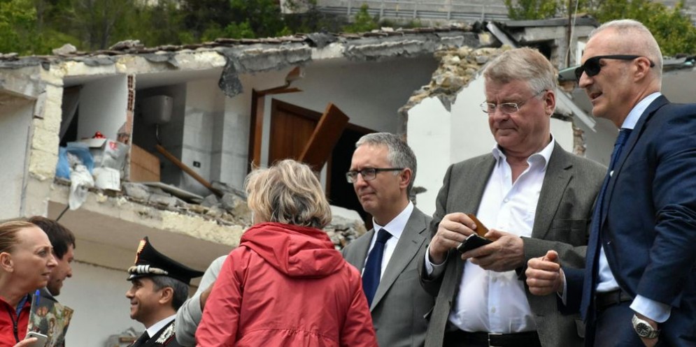 Una casa distrutta dal terremoto nelle Marche