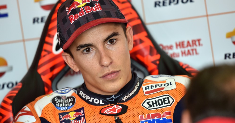 Marc Marquez ai box della Honda