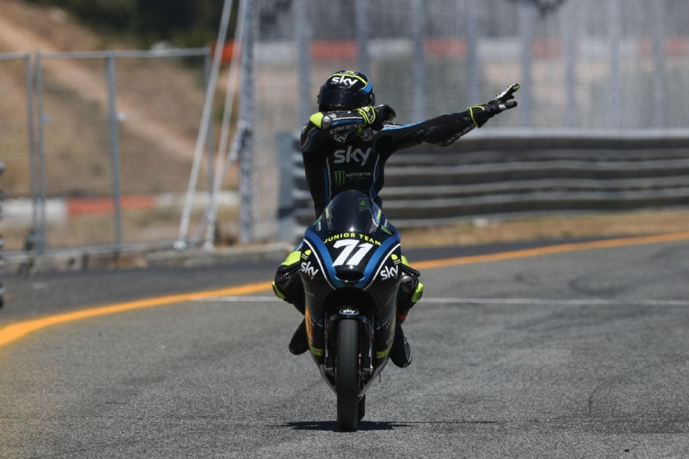 Foggia esulta sulla sua moto dopo il terzo successo consecutivo