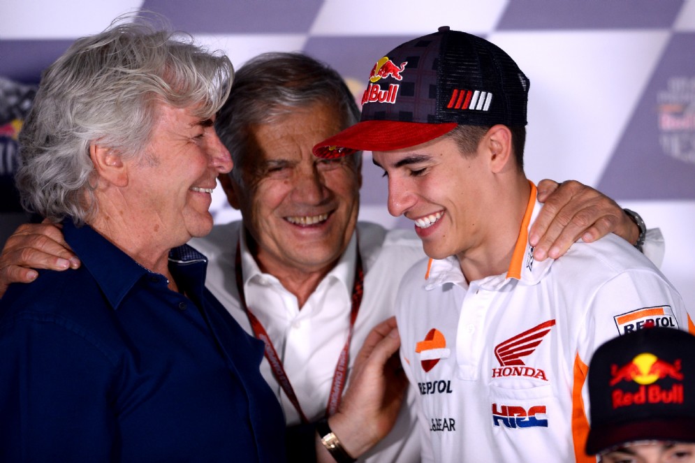 Nieto con Giacomo Agostini e Marc Marquez