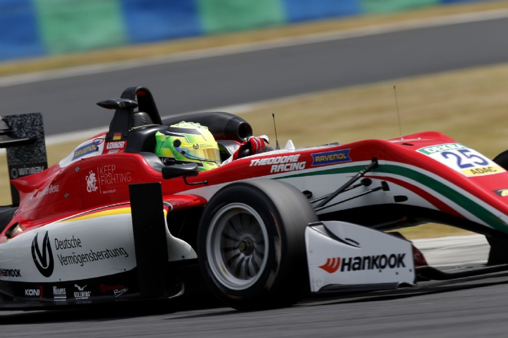 Schumacher sulla sua monoposto del team Prema