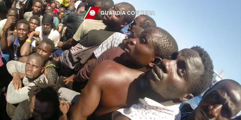 Sbarco di migranti in un porto italiano