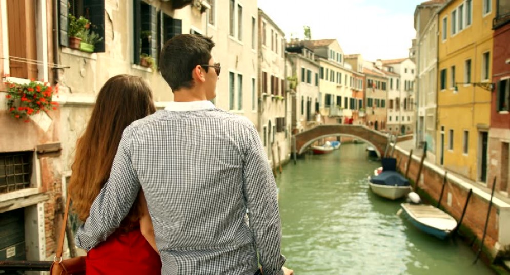 Gli italiani vogliono partire per le vacanze, l'indice di fiducia è il più alto dell'anno