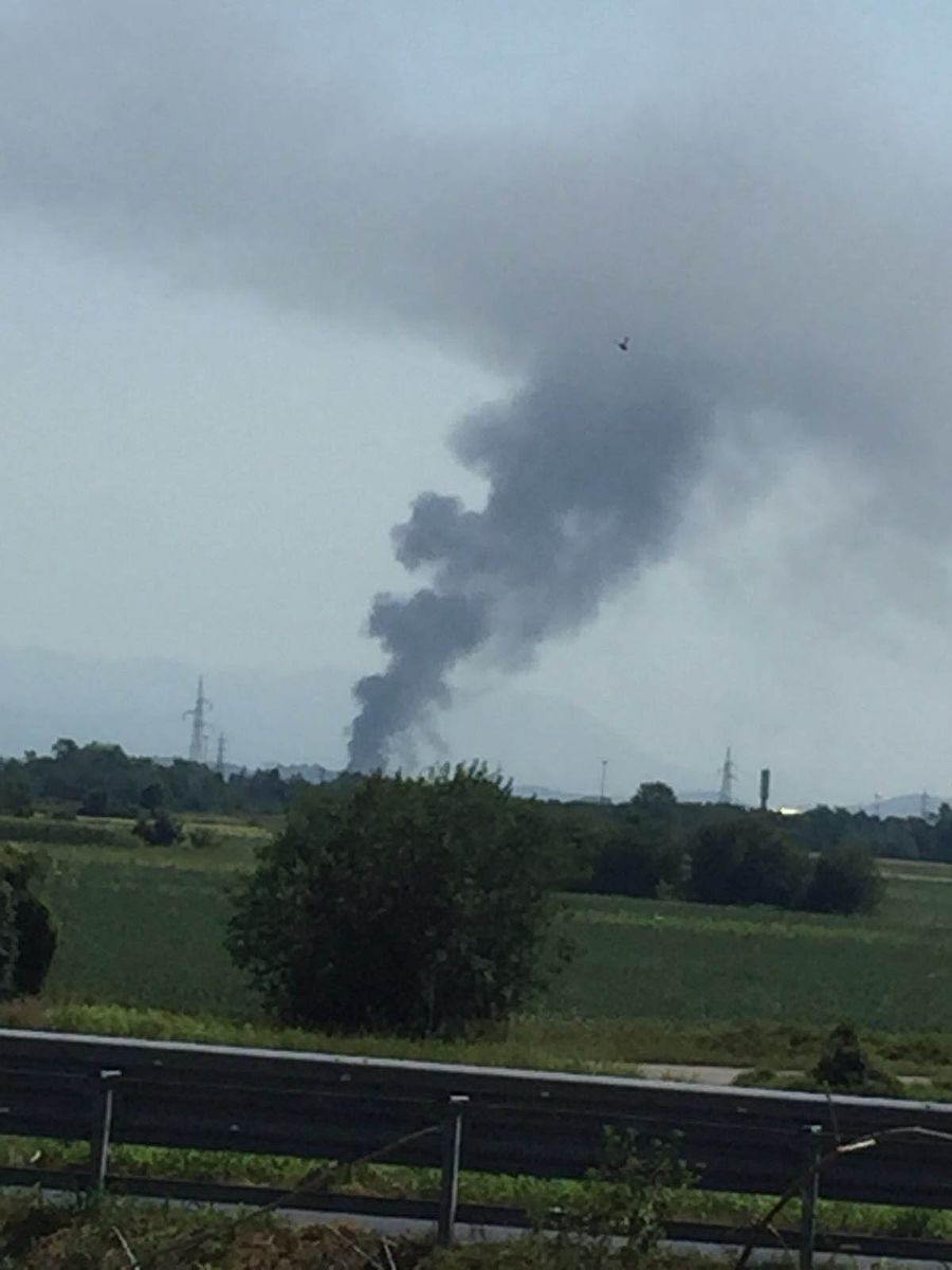 Incendio a Buttrio: brucia un'azienda di vernici
