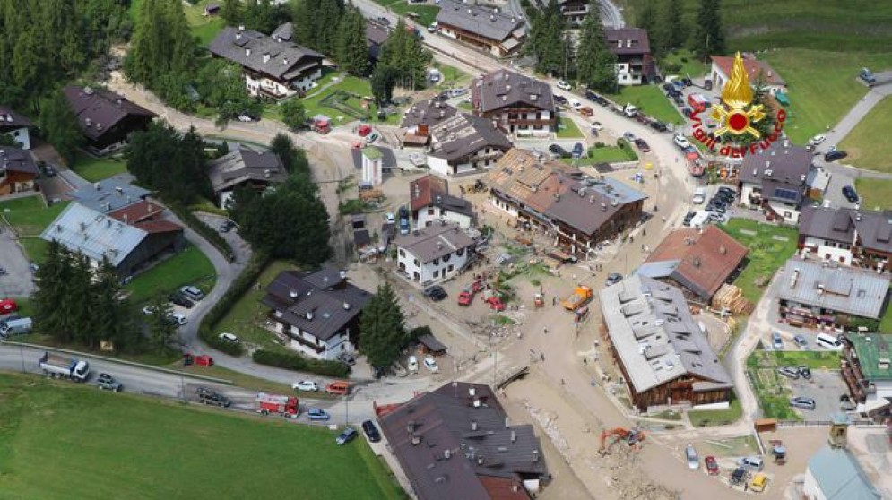 Bomba d'acqua a Cortina, evacuate 12 case