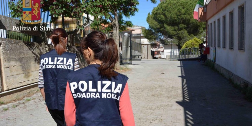 Agenti di polizia